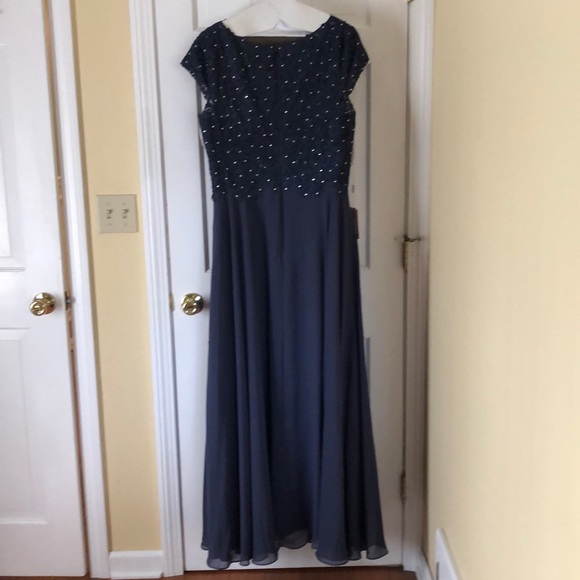 Mother of the bride/Special occasion evening dress - Picture 6 of 8